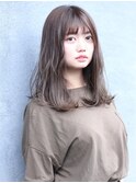 透明感たっぷりのライトグレージュ