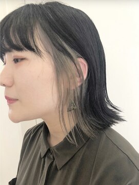 アンス 大阪梅田(ANs.) 20代グレーホワイトインナーカラー × 外ハネボブ