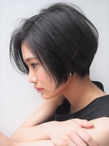 ノーヴェ(Nove)&nbsp;赤味を感じないブルネットアッシュの前下がりショートボブ