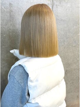 セル(CELL) ホワイトブロンド ハイトーンボブ 切りっぱなしボブ