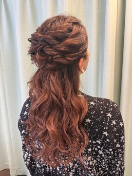 マーズ(Hair&Make Mars+) ネジネジハーフアップ