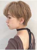 ショートヘア　マッシュショート　前髪長めショート　丸み　青山