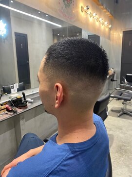 エフエム 明大前(FM) バーバー ツーブロック/刈り上げ/ツイスパ/ビジネス/かきあげ