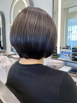 メゾンブラン 川西阪急店(Maison Blanc) 【美シルエットショートボブ】黒髪でも柔らか艶髪