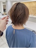 大人ナチュラル外ハネショートウルフ耳かけ小顔軽めカット
