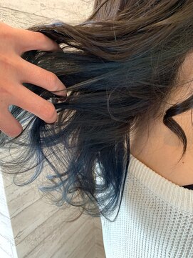 アンフィ(Amphi) インナーブルー__毛先ウェーブ◆