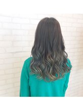 白髪率に合わせたカラー施術で、伸びても白髪が気にならない！日頃のストレス・お悩み解消