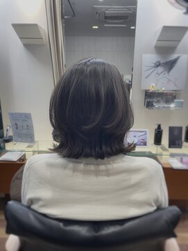 エムタニグチギンザ(M.TANIGUCHI GINZA) 【ショート】外はねスタイル/イヤリングカラー/艶髪