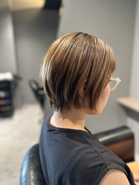 ボルン(BOLEN) 襟足短めショートボブ