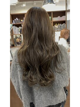 ルイ(ROUIS produced by LUCK 津田沼) ROUIS 津田沼 ロングレイヤー/ハイライト/ブリーチ/白髪ぼかし