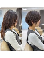 アンド ストーリーズ(&STORIES)&nbsp;前髪あり耳掛け丸みくびれショートボブ20代30代40代50代（蘭）