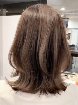 ソワネ 表参道(soigne) ショートボブくびれショートヘア顔周りレイヤー白髪ぼかし30代