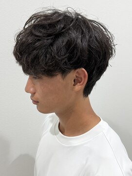 ヒュイル バイ ニアウ(Hwyl by Niau) メンズマッシュパーマニュアンスパーマシャドウパーマ無造作