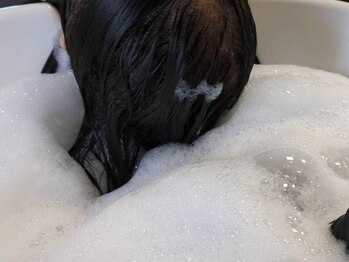 オブジェ ヘアープロデュースの写真/ナノバブルで頭皮ケア！日々の疲れを忘れてリラックスした心地の良いひと時をお過ごしください＊