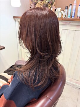 顔周りレイヤーたっぷりのハッシュカット