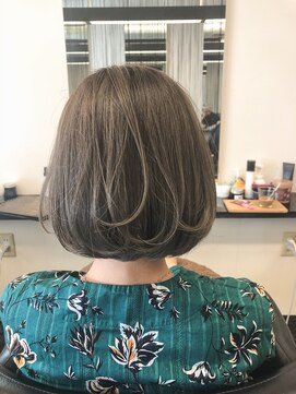 ソフィーズデザイン(Sofi's design) ライトグレージュ×ワンレングスボブ