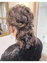 パリスパート2&nbsp;トップ サイド ツイスト カール ハーフアップ ヘアアレンジ