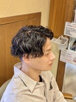 オムヘアーフォー(HOMME HAIR 4) ツイストスパイラル　韓国マッシュ　センターパート　波巻き