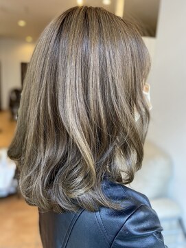 グリッター (Glitter) 【表面ハイライト】ミディアムボブ