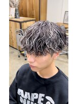 エルオム(EL.HOMME)&nbsp;波巻きクリームパーマ／ホワイトハイライト