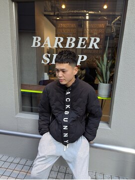 クフィア メンズヘアー カンポ 難波店(CUFFIA MEN'S HAIR CAMPO) ブルーブラックフェザーパーマ髪型 メンズアップバング