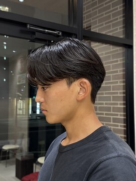 カルム(kalm) 毛流れセンターパートニュアンスパーマカルマヘアメンズ パーマ