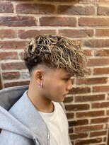 ミリオンバックス 神田店(Million Bucks)&nbsp;スペインカール【ツーブロック部分6ミリフェード】