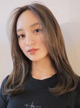 ロティー(loty)&nbsp;セミロング レイヤー 前髪 ブリーチ ベージュ 透明感カラー 20代