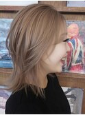 フェミニンモードレイヤーハッシュカット透明感ペールベージュ