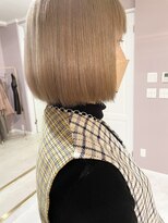 シェリ(che'rie) ミルクティーベージュ×パッツンボブ