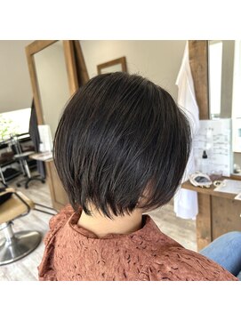 シキ(C key) 襟元スッキリ丸みショート