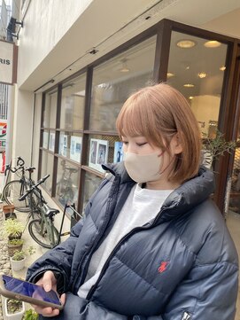 ヒカリス 東三国(HIKARIS) 笑顔溢れる顔なじみのいい柔らかベージュ耳かけボブ