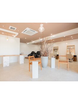 髪質改善に特化したサロン《oto》一人ひとりのお客様に寄り添った施術で、あなたの理想の髪を実現！