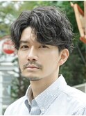 ルーズシャドウフェザーパーマアクティブショートセンターパート