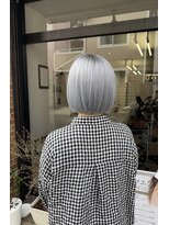 ヘリア(HELIA) 透明感抜群◎ホワイトシルバーで圧倒的ハイトーン