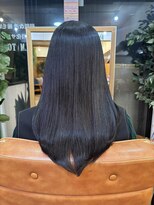 エルムトウキョウ(ELM Tokyo)&nbsp;大きくうねる全体のクセも縮毛矯正でボリュームダウンして艶髪♪