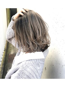 トルネード(TORNADO) 外国人風ボブ 鎖骨ロブ ハイライトバレイヤージュ グレージュ