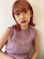 バズ(BUZZ) ワイドバングとミルクティーピンクグラデーション