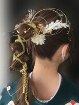 ミテ(MiTe)&nbsp;成人式前撮りお支度　ポニーテール　振袖ヘア　振袖着付け