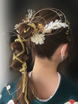 ミテ(MiTe) 成人式前撮りお支度 ポニーテール 振袖ヘア 振袖着付け