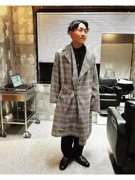 稲城理髪店 ツイストスパイラルパーマセンターパートフェードツーブロック