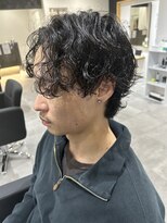 ヒュイル バイ ニアウ(Hwyl by Niau) メンズマッシュセンターパートスパイラルパーマニュアンスパーマ