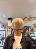 ツーブロックフェードカットメンズ髪型ツイストパーマ