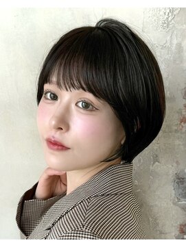 アフロート ルヴア(AFLOAT RUVUA) 《岩田莉奈》40代50代に人気の似合わせ丸みショートボブ 新宿