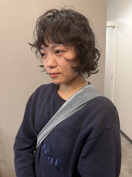 アレー(...alley)の写真/【髪質改善パーマ】気取らない、けどオシャレ。クセも活かす外国人みたいな無造作ウェーブで気分も上がる♪