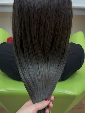 アッシュグレージュ　10代　20代