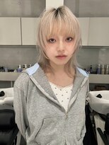 ブランコトレス 鏡島(BLANCO tres) ウルフカット/レイヤーカット/ハイレイヤー/顔周り/ハイトーン