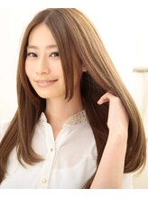高い技術が必要な縮毛矯正だからこそ豊富な経験と確かな技術で艶のあるサラサラな仕上がりをお約束します。