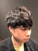 ビーダンディー(Bee dandy)&nbsp;マッシュショート ウェーブパーマ センターパート アレンジ