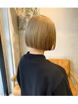 オムズ(OM's)&nbsp;ミニボブ×ハイトーンベージュ